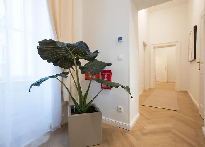 Stylish & Modern 90m2 Flat In Prime Location Viena